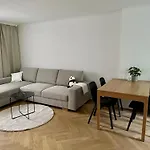 Viviane Paulos Apartment - Stylish Apartment At Wienerberg