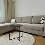 Viviane Paulos Apartment - Stylish Apartment At Wienerberg