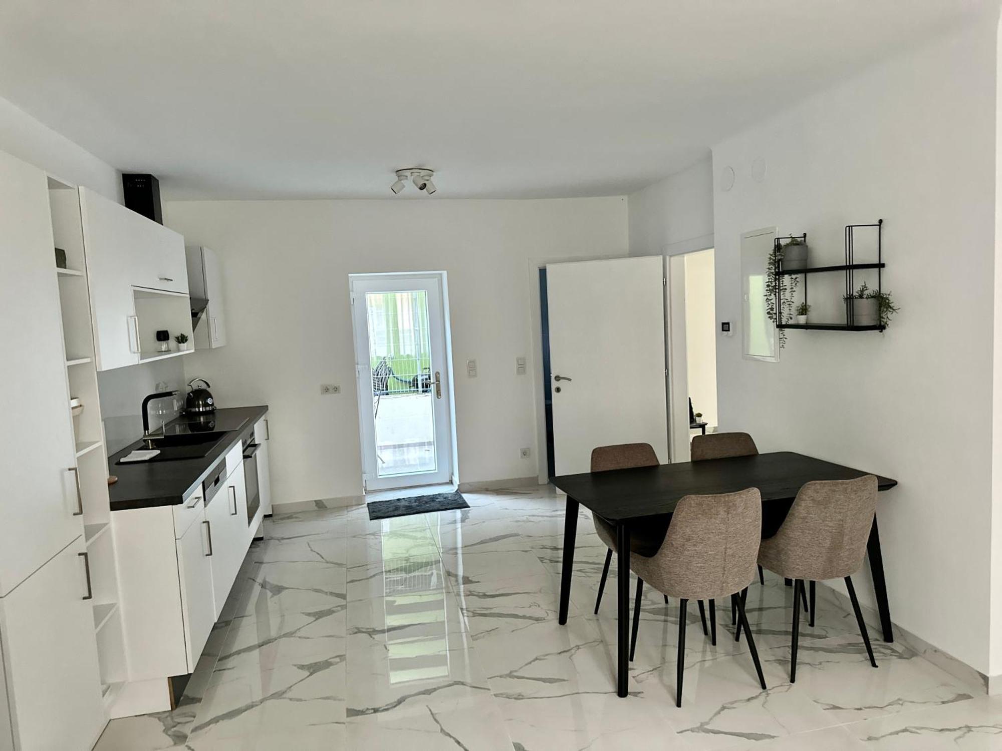 Viviane Paulos - Stylish At Wienerberg Apartment *